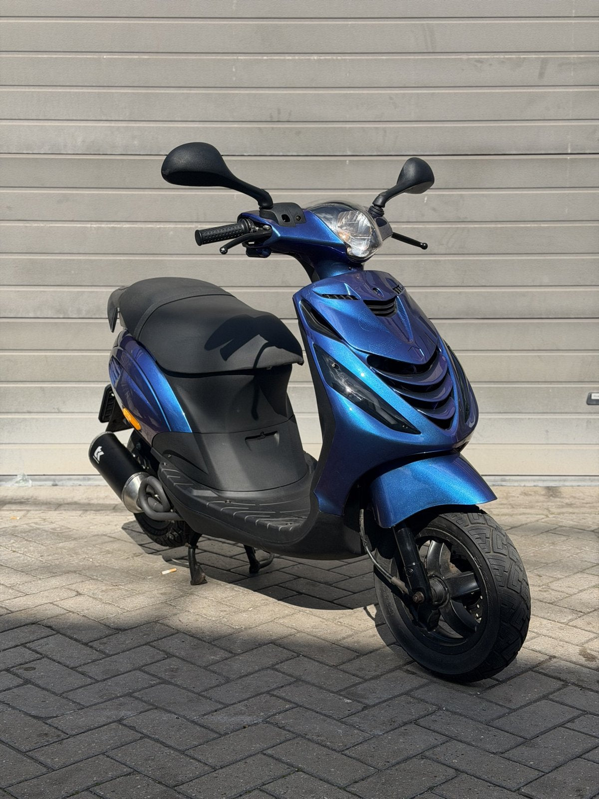 Piaggio Zip – Blauw kameleon
