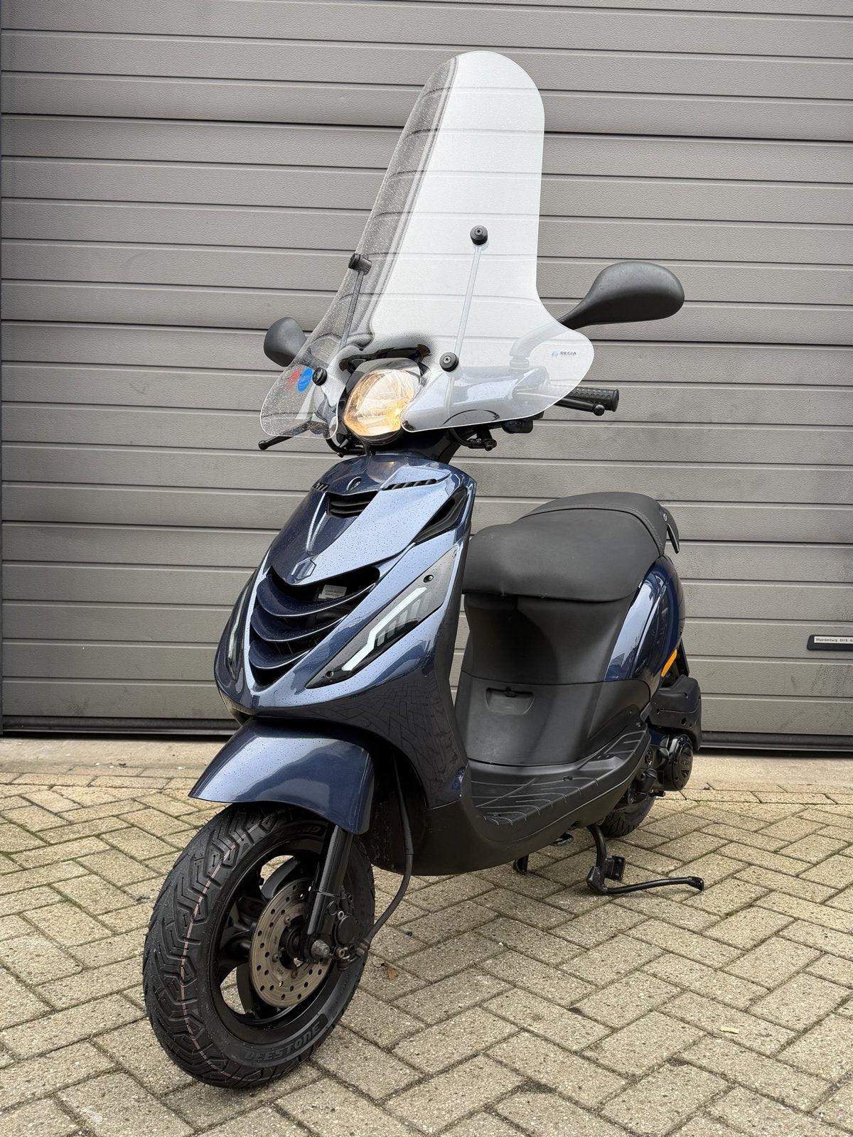 Piaggio Zip – Donkerblauw met windscherm