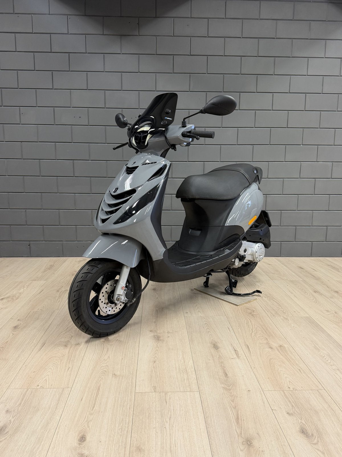 Piaggio Zip – Grijs