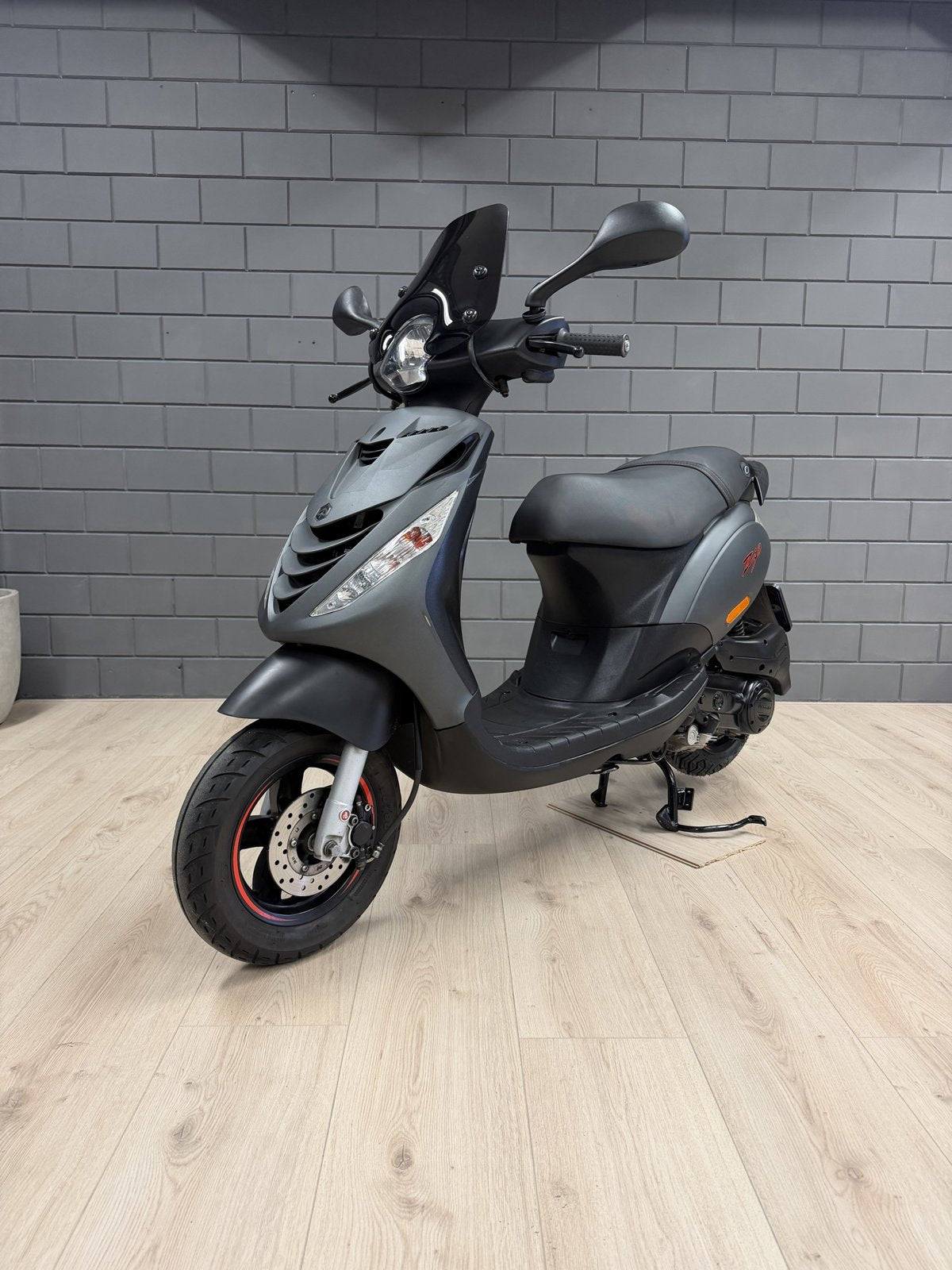 Piaggio Zip – Mat antraciet