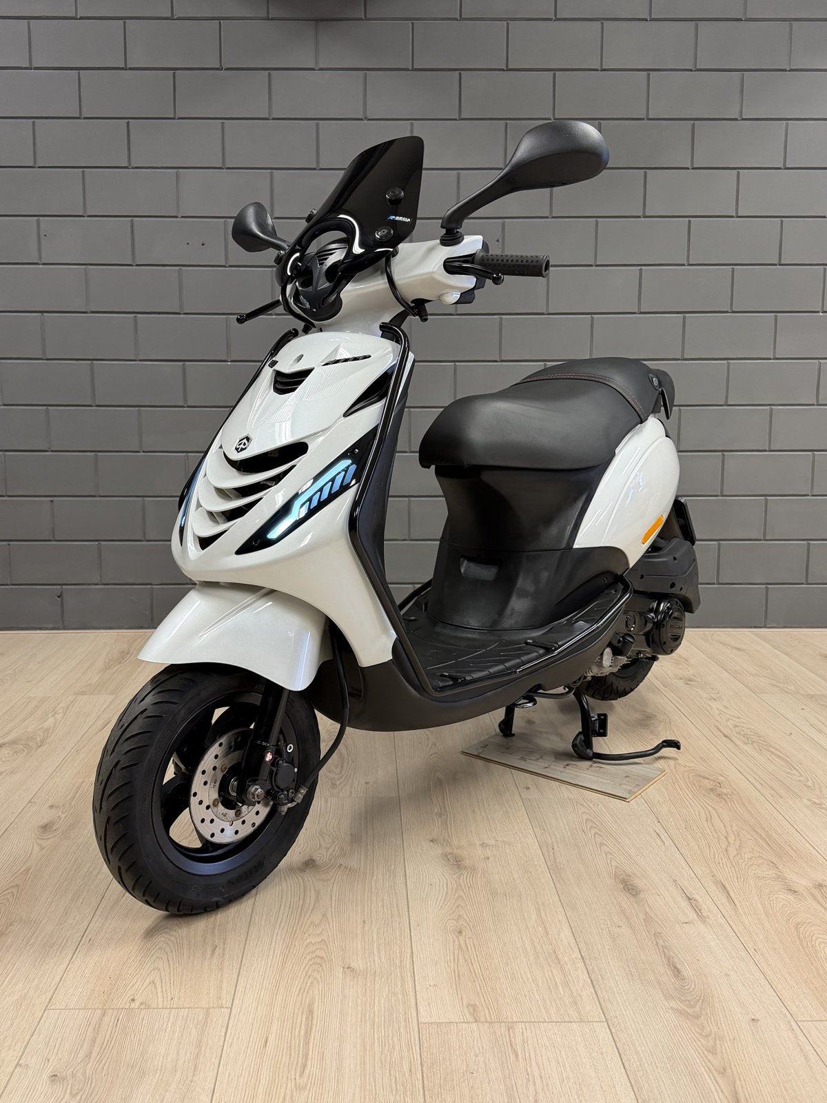 Piaggio Zip – Wit parelmoer