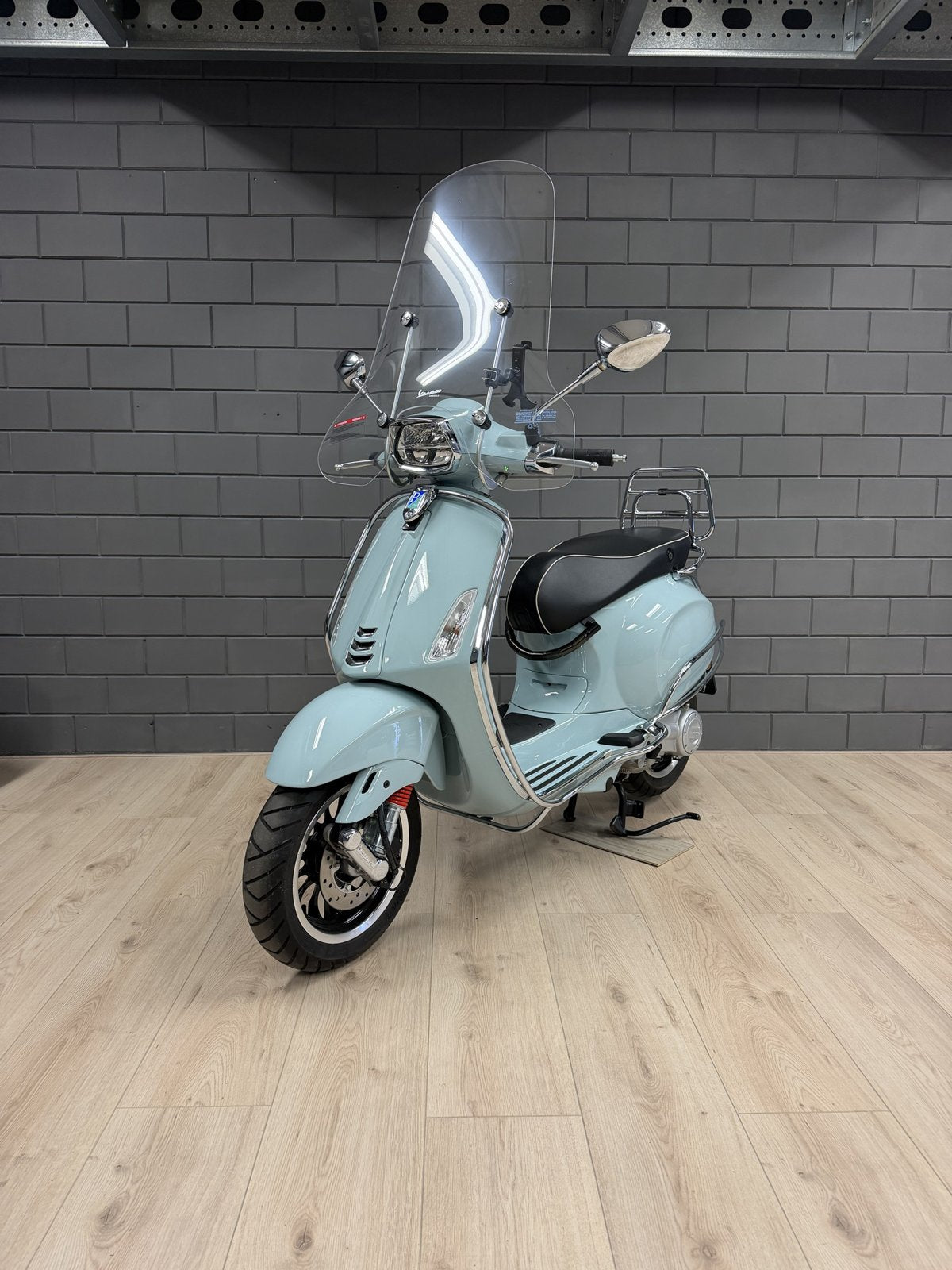 Vespa Primavera – Lichtblauw