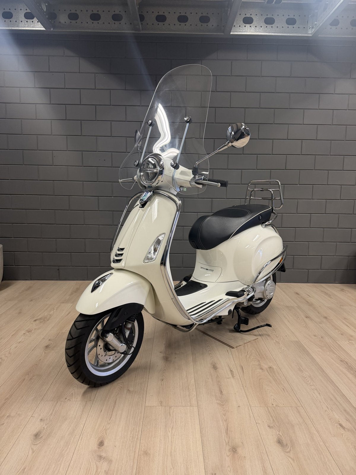 Vespa Primavera – Wit