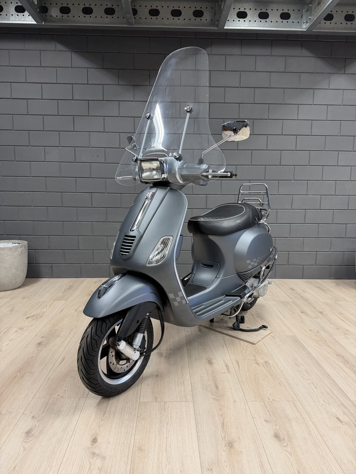 Vespa S – Mat grijs