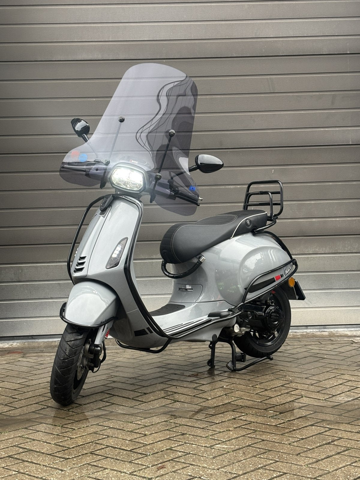 Vespa Sprint – Lichtgrijs