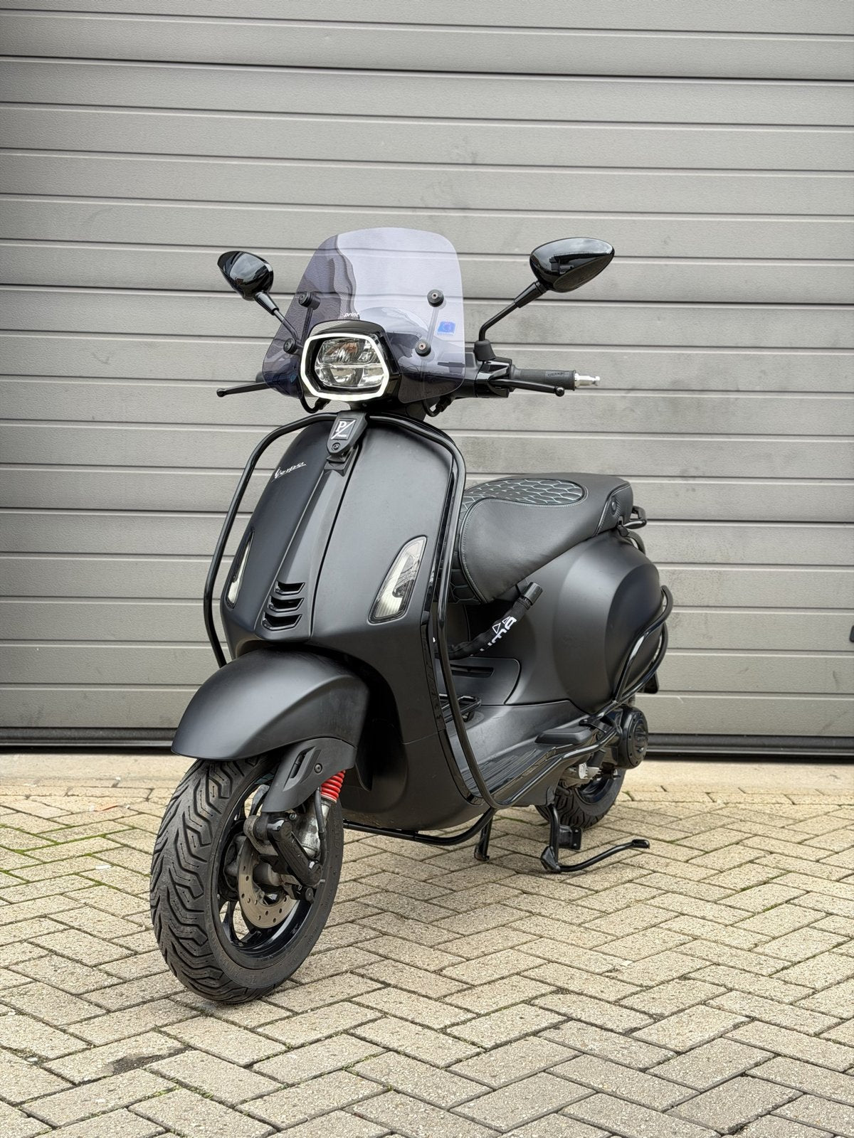 Vespa Sprint – Mat zwart