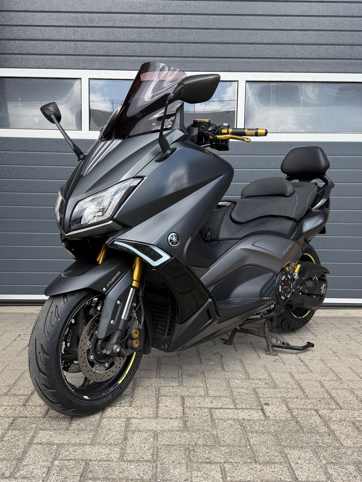 Yamaha TMAX 530 – Mat grijs/goud